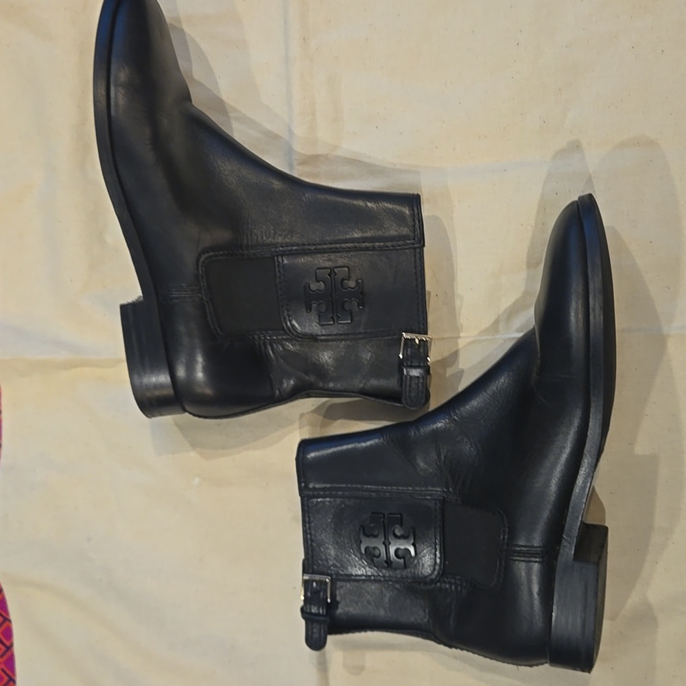 Tory Burch Wyatt Bootie Size 7M - Picture 10 of 10